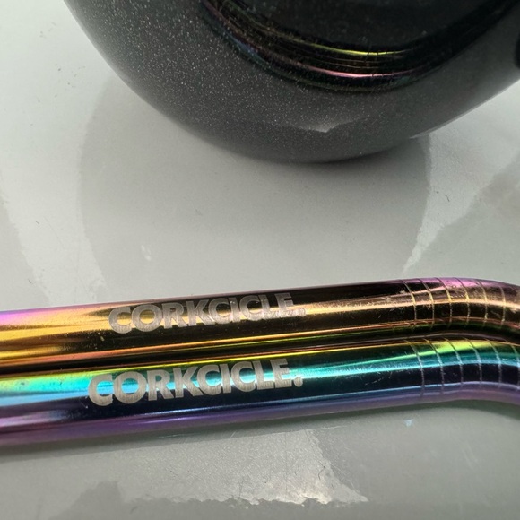 EUC Corkcicle TUMBLER STRAW 2-PACK
REUSABLE STAINLESS STEEL in Prism - Picture 6 of 9